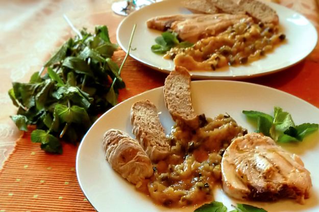 tonno alla piastra con salsa di cipolle rosse