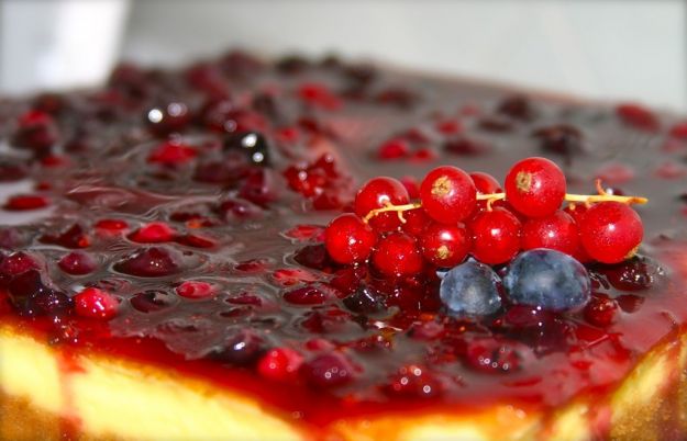 Torta di ricotta con frutti di bosco