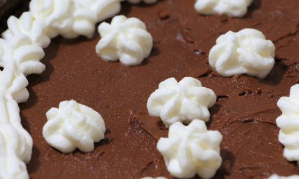 Torta meringata al cacao