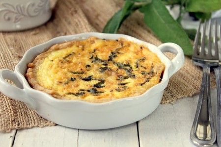 torta salata con burro salvia e parmigiano