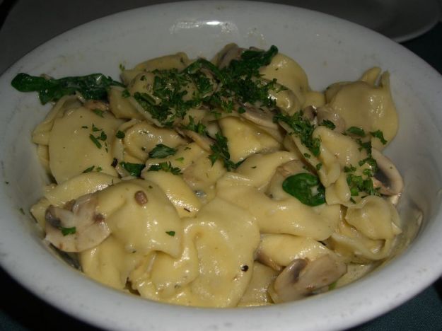 tortellini con gorgonzola rucola e funghi