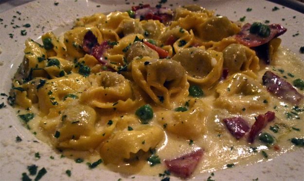 tortellini con radicchio e prosciutto crudo