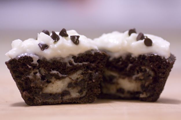 Tortini di cioccolato con il cuore bianco