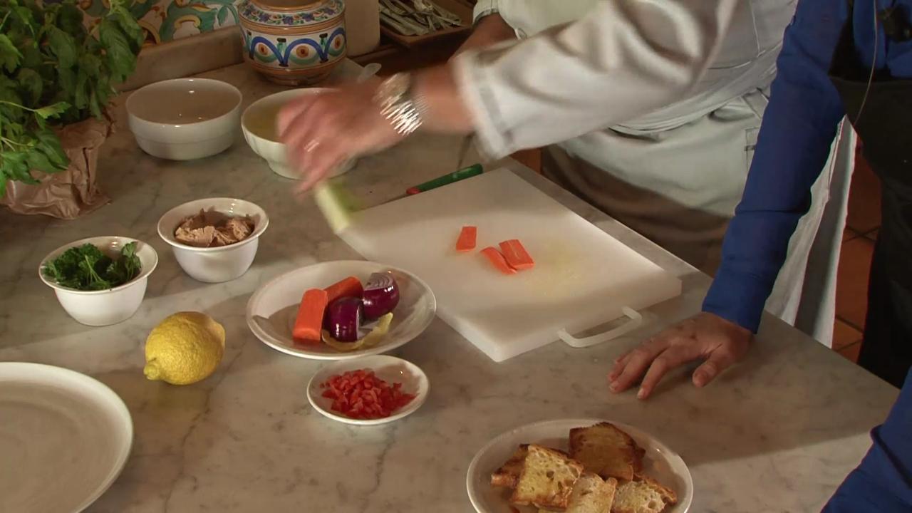 Come tritare le verdure senza farsi male