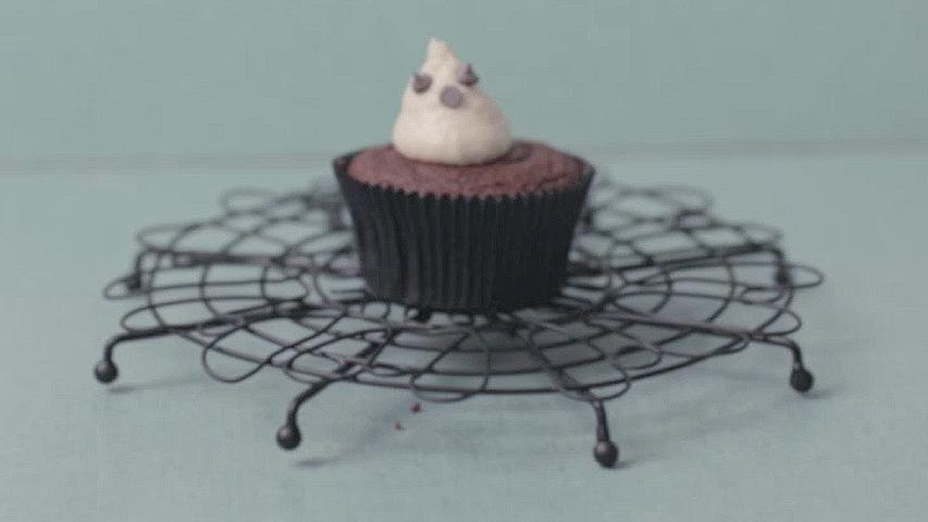 Cupcake fantasmino per Halloween, la ricetta di Alice Balossi