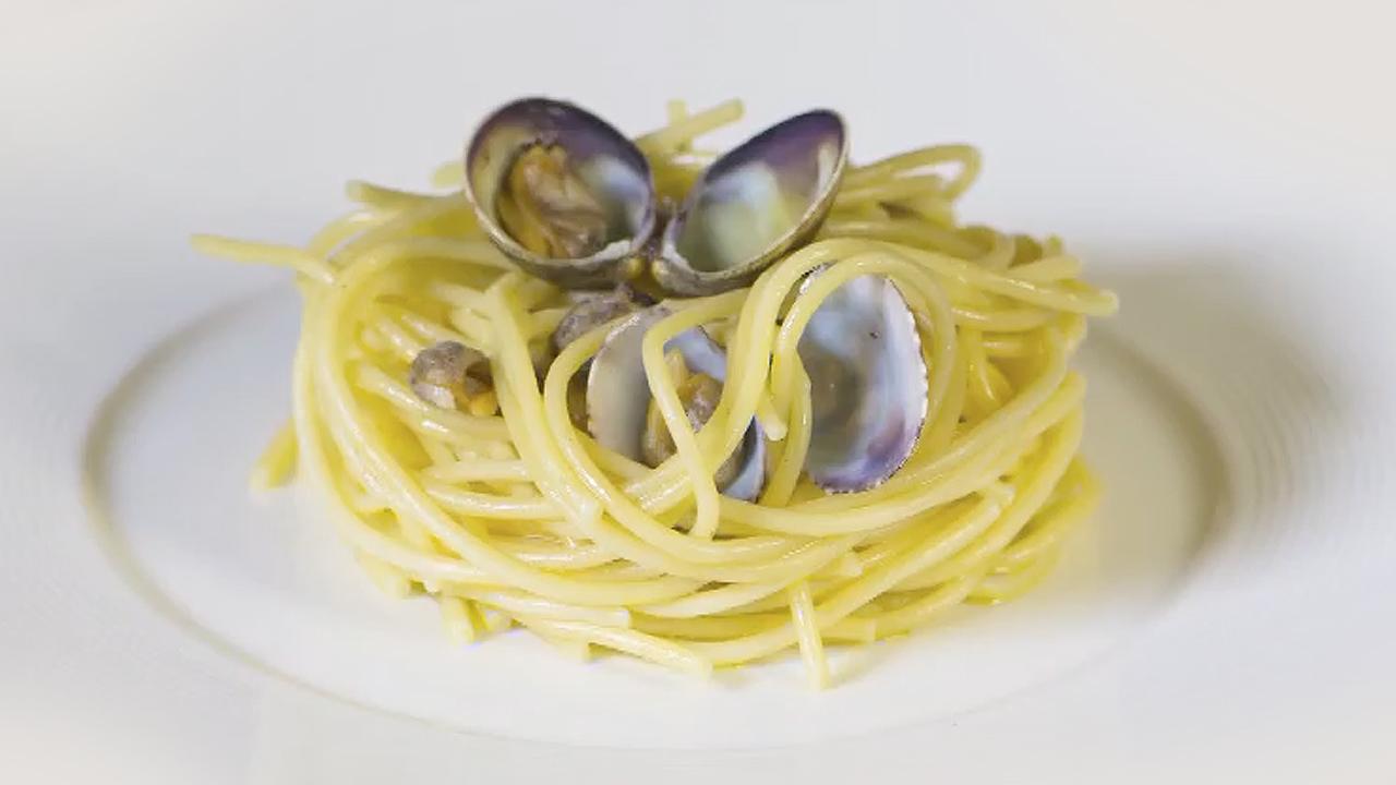 Videoricetta degli spaghetti alle vongole