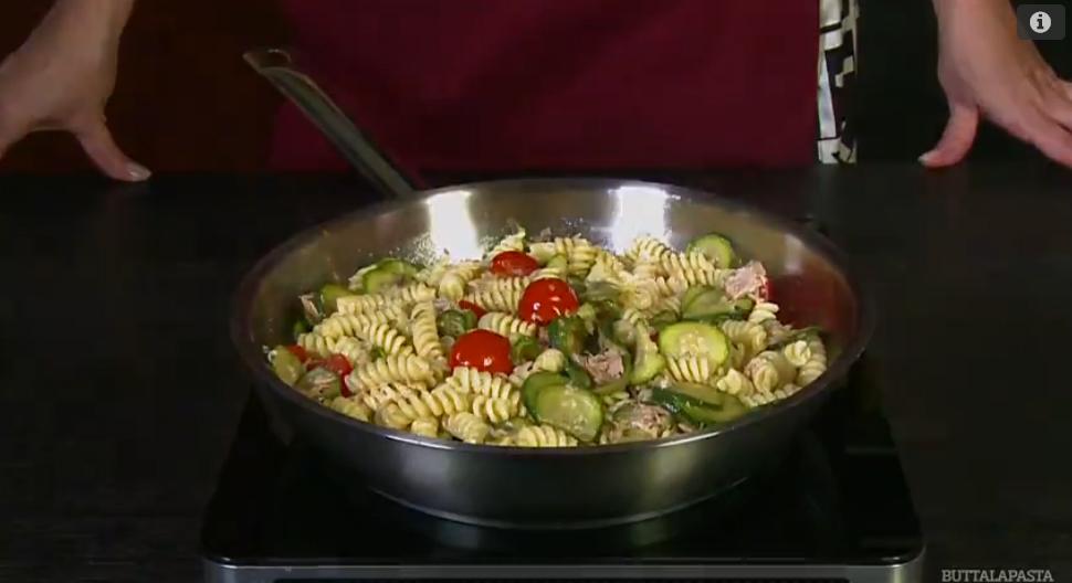 Videoricetta della pasta con zucchine e tonno