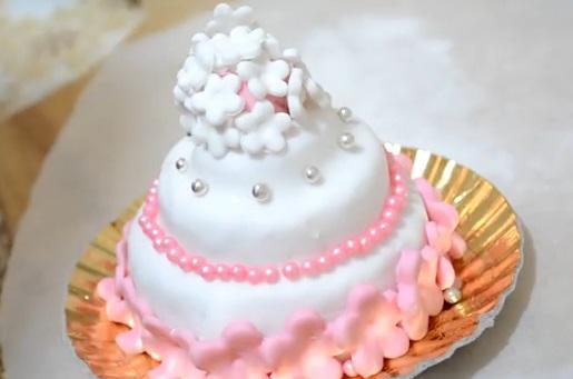 Tutti pazzi per le minicake in pasta di zucchero