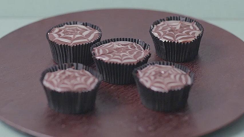 Muffin al cioccolato per Halloween, la ricetta di Alice Balossi