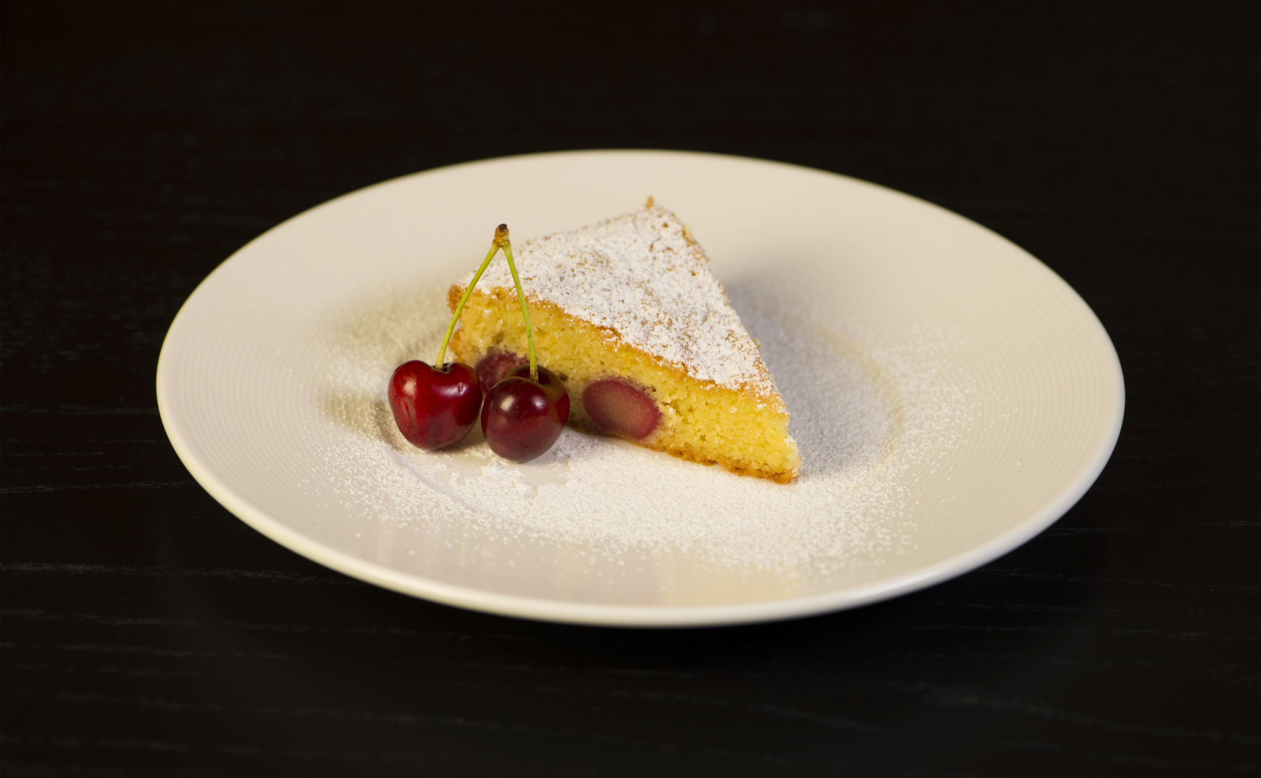 Videoricetta della torta alle ciliegie