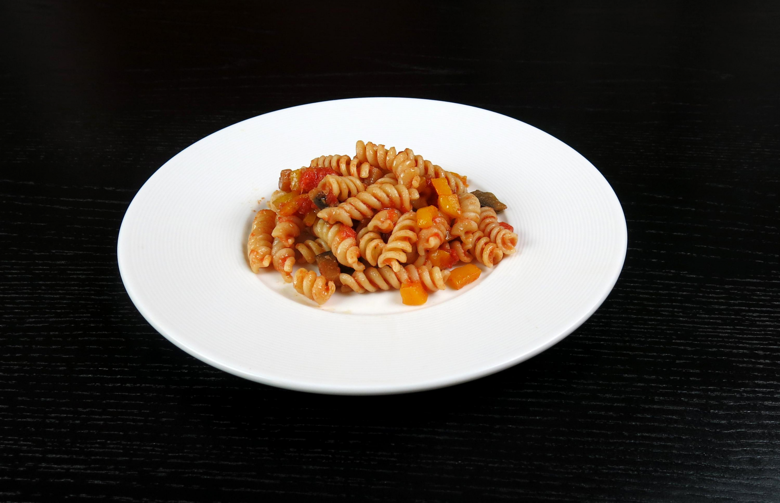 Videoricetta della pasta con melanzane e peperoni