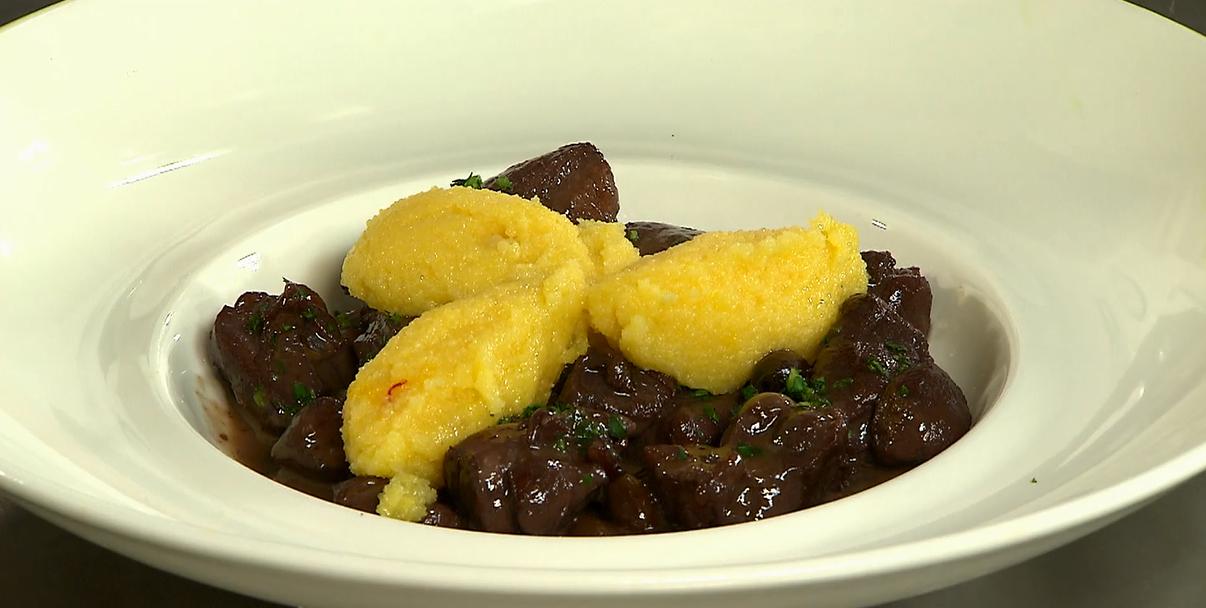 I bocconcini di cinghiale con polenta allo zafferano