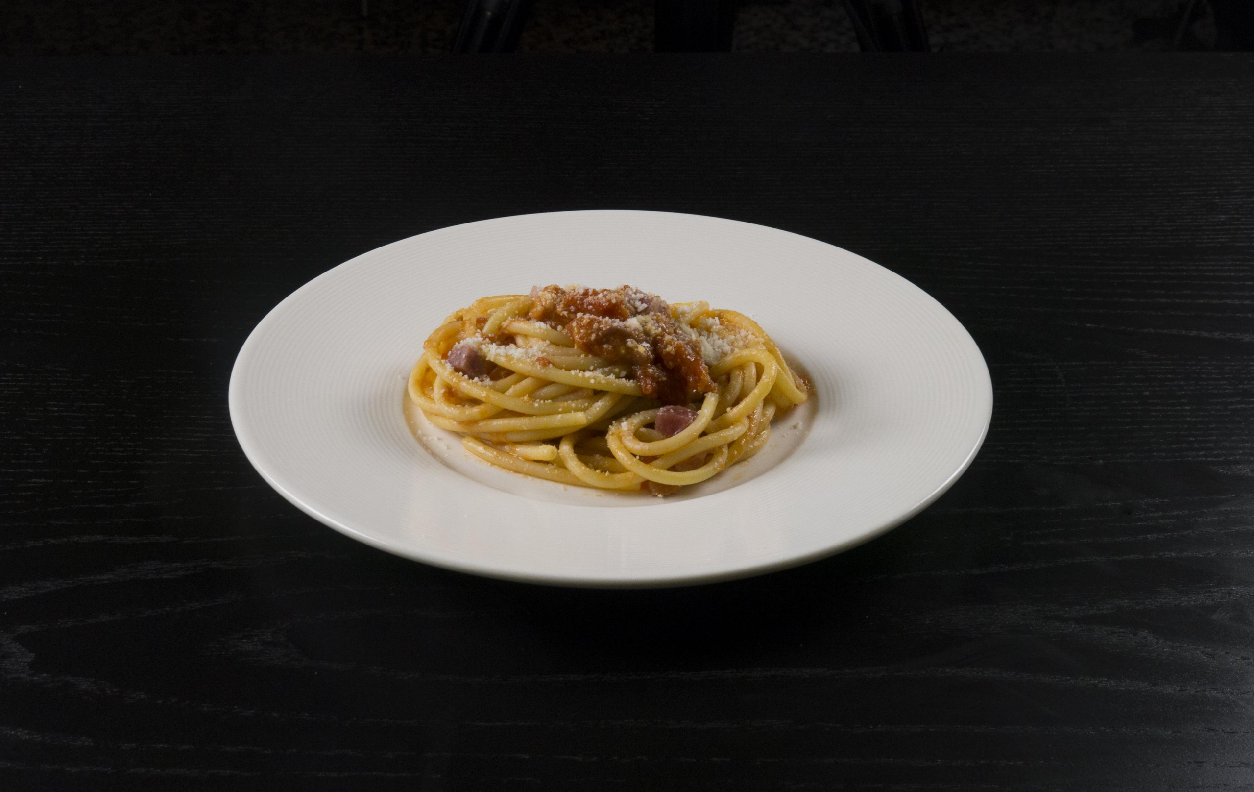 Videoricetta della pasta all’amatriciana con pancetta