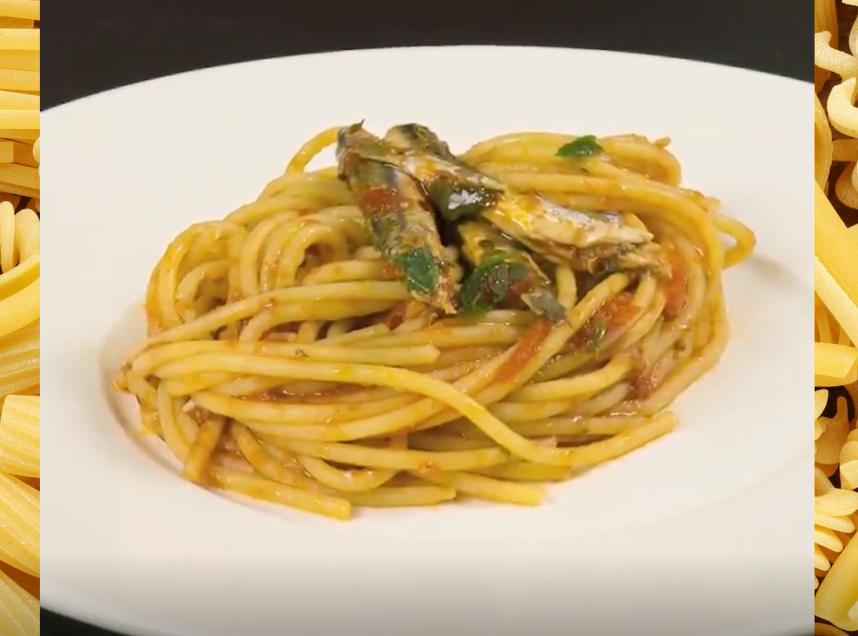 Spaghetti con le alici fresche, la ricetta in 1 minuto