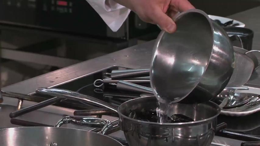 Gli spaghetti di farro con asparagi e cozze dello chef