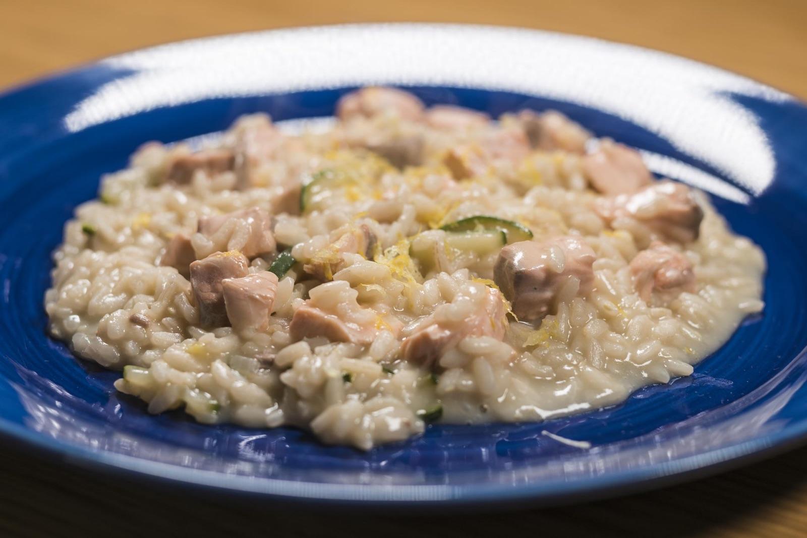 Risotto con salmone norvegese e zucchine trifolate