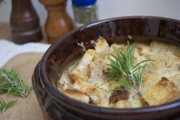 zuppa cipolle gratinate