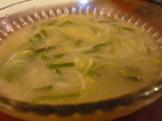 Zuppa di cipolle, aglio e porri