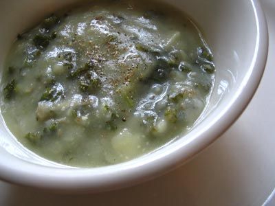 Zuppa di patate e verdure verdi